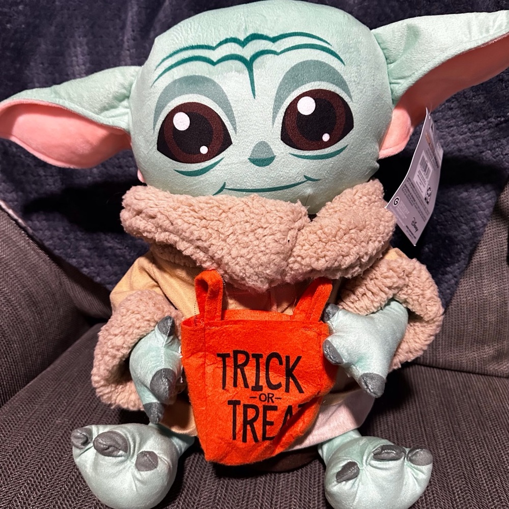 Star Wars The Mandalorian The Child Baby Yoda 19" Halloween Door Greeter Plush